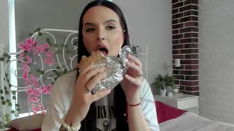 Lina 3 online show from March 22, 10:21 am