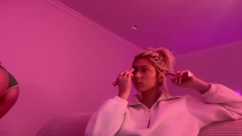 summerclarke2 online show from September 26, 5:32 pm