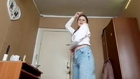 I am Lana Can we hit 10 Thumbs Up in first day online show from November 5, 5:56 am