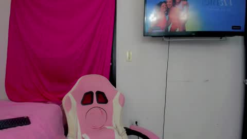 Snapshot of sunshine_uwu22 chatting on February 12, 7:45 pm Andrea Rodriguez online show from February 12, 7:45 pm