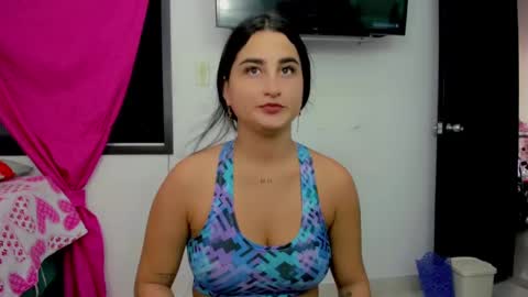 Snapshot of sunshine_uwu22 chatting on December 8, 7:00 pm Andrea Rodriguez online show from December 8, 7:00 pm