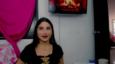 Snapshot of sunshine_uwu22 chatting on December 5, 6:33 pm Andrea Rodriguez online show from December 5, 6:33 pm