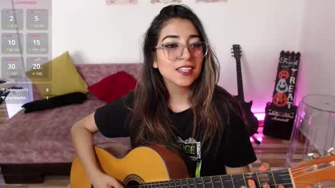 Susana hendrix    online show from November 1, 7:07 pm