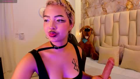 Sussy Lonndun online show from December 22, 9:07 pm