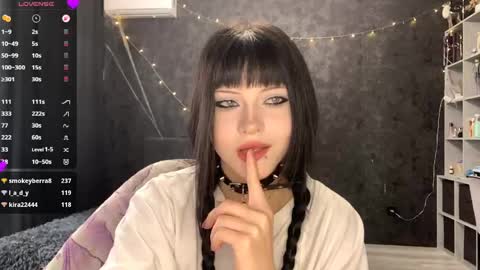 EmilySuonn online show from May 12, 6:32 am