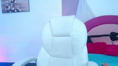 Susy  online show from April 11, 8:01 pm