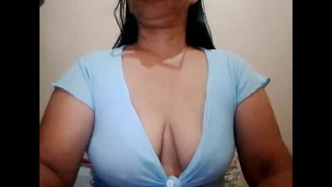 Snapshot of suzzie_hot chatting on February 24, 9:41 pm suzzie_hot online show from February 24, 9:41 pm