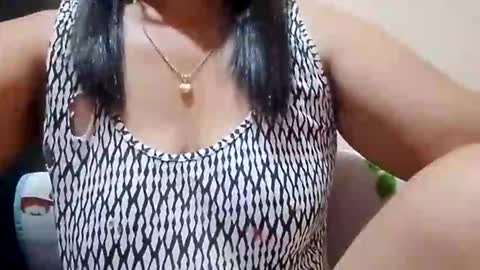 suzzie_hot online show from December 23, 10:19 am