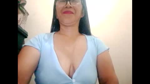 Snapshot of suzzie_hot chatting on February 10, 10:09 am suzzie_hot online show from February 10, 10:09 am