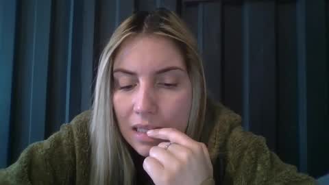 Snapshot of sweet__alana chatting on September 29, 11:59 am Sweet alana online show from September 29, 11:59 am