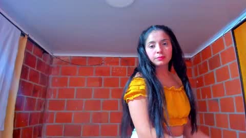 Snapshot of sweet_and_hot_alaia chatting on October 15, 5:43 am sweet and hot alaia online show from October 15, 5:43 am