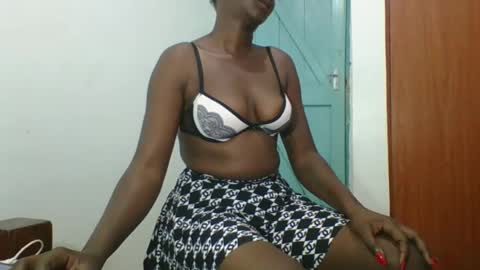 Snapshot of sweet_blackberry93 chatting on February 7, 3:24 am bella online show from February 7, 3:24 am