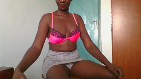 Snapshot of sweet_blackberry93 chatting on January 21, 6:00 am bella online show from January 21, 6:00 am