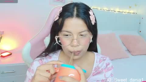 sweet_dania_ online show from September 29, 3:44 am