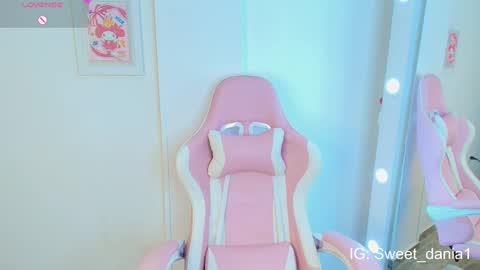 sweet_dania_ online show from March 11, 3:58 am