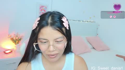 sweet_dania_ online show from September 28, 2:51 am