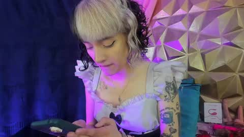 Snapshot of sweet_emmili chatting on December 7, 12:13 pm emmili online show from December 7, 12:13 pm