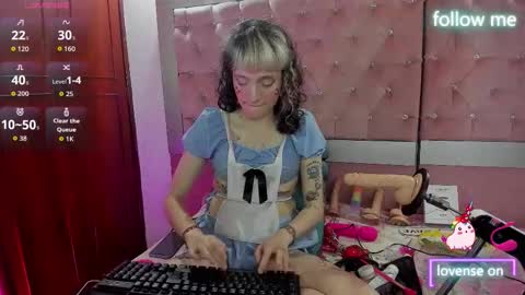  emmili  online show from November 13, 12:15 pm