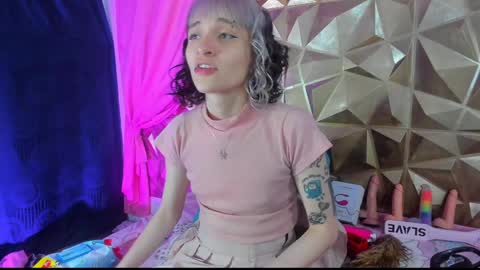 Snapshot of sweet_emmili chatting on January 18, 12:15 pm emmili online show from January 18, 12:15 pm