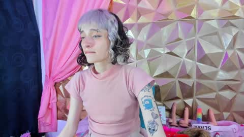 Snapshot of sweet_emmili chatting on February 8, 12:06 pm emmili online show from February 8, 12:06 pm