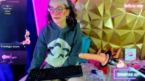 Snapshot of sweet_emmili chatting on September 19, 12:59 pm emmili online show from September 19, 12:59 pm