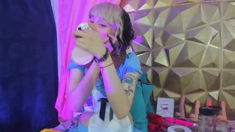 Snapshot of sweet_emmili chatting on December 6, 12:16 pm emmili online show from December 6, 12:16 pm