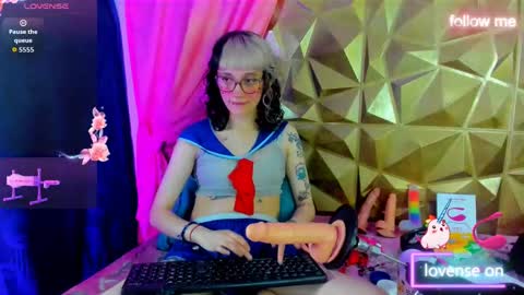 Snapshot of sweet_emmili chatting on September 18, 12:58 pm emmili online show from September 18, 12:58 pm