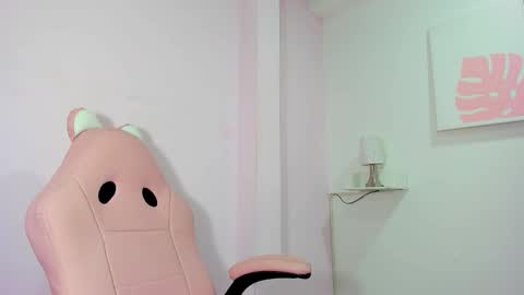 H A N N A online show from November 28, 2:47 am