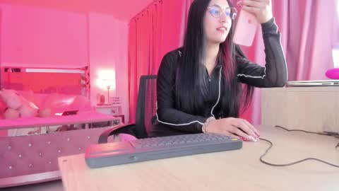 Snapshot of sweet_isiis chatting on October 10, 12:37 am Isiis online show from October 10, 12:37 am