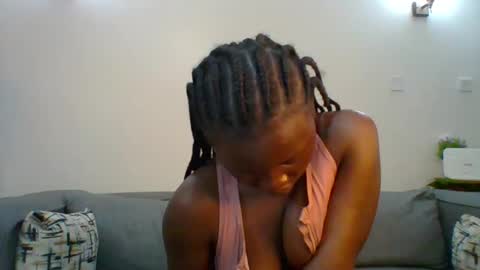 Snapshot of sweet_jenica chatting on January 17, 4:49 am ESTHER NEEMA online show from January 17, 4:49 am