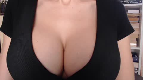 Jen online show from February 13, 7:43 am