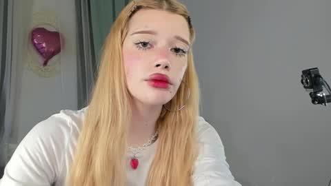 Melissa. Join me on Fansly link in social medias online show from February 13, 10:11 pm