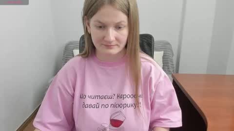 Mila online show from February 25, 9:35 pm