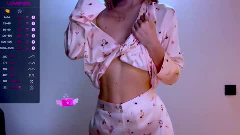 Mia online show from September 9, 5:46 pm