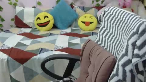Snapshot of sweet_shivani chatting on October 1, 8:52 am sweet_shivani online show from October 1, 8:52 am
