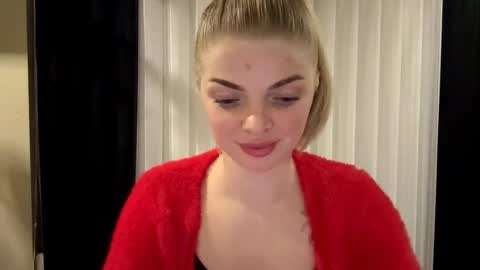 Snapshot of sweet_sinn_ chatting on October 27, 10:15 pm Mira online show from October 27, 10:15 pm