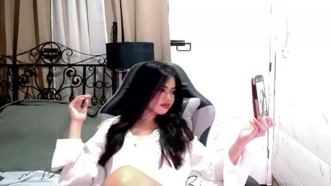 Leah online show from December 18, 9:58 am