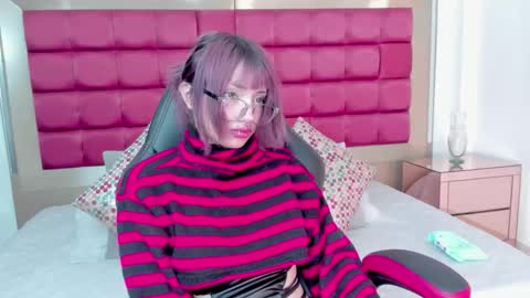 Tsuki online show from March 5, 11:50 am