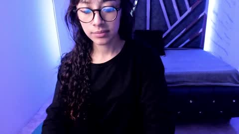 Snapshot of sweet_venus4 chatting on January 8, 6:31 pm sweet_venus4 online show from January 8, 6:31 pm