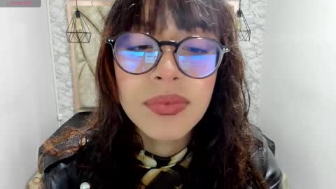 Snapshot of sweet_venus4 chatting on February 23, 6:40 pm sweet_venus4 online show from February 23, 6:40 pm