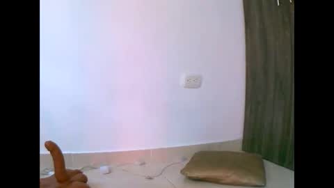 Snapshot of sweetapril_1991 chatting on October 13, 7:49 pm sweetapril_1991 online show from October 13, 7:49 pm