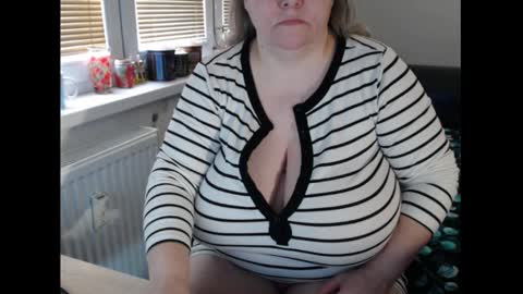 Sweetboobs85h online show from March 3, 8:31 am