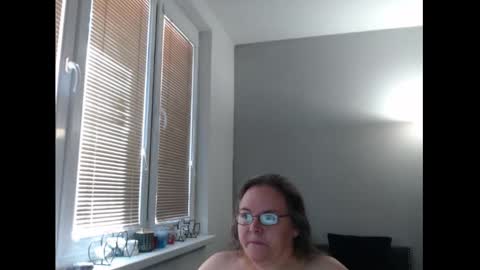 Snapshot of sweetboobs85h chatting on September 21, 9:08 am Sweetboobs85h online show from September 21, 9:08 am
