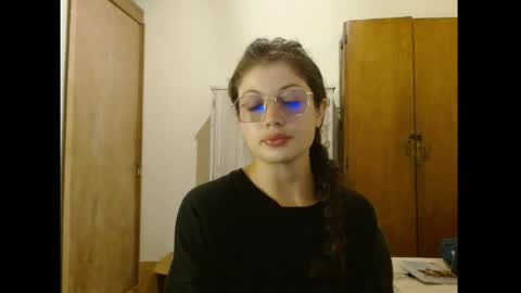 sweetcalm_ online show from April 14, 4:56 am