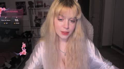 Snapshot of sweetcheecksmolly chatting on February 4, 2:53 pm Lisa online show from February 4, 2:53 pm