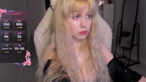 Snapshot of sweetcheecksmolly chatting on December 20, 12:19 am Lisa online show from December 20, 12:19 am