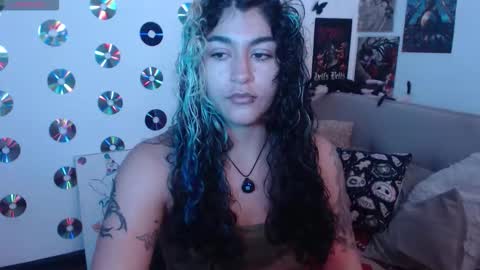 Snapshot of sweetdevil631 chatting on October 20, 3:37 pm Abril online show from October 20, 3:37 pm