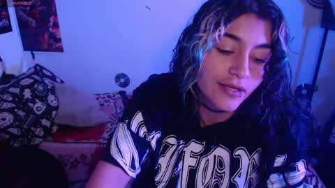Snapshot of sweetdevil631 chatting on October 17, 6:55 pm Abril online show from October 17, 6:55 pm