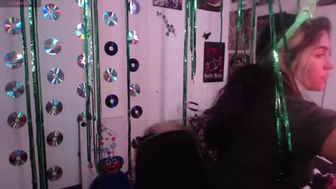 Snapshot of sweetdevil631 chatting on September 29, 4:12 pm Abril online show from September 29, 4:12 pm