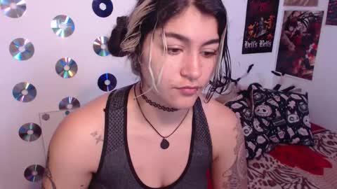 Snapshot of sweetdevil631 chatting on October 11, 1:47 pm Abril online show from October 11, 1:47 pm